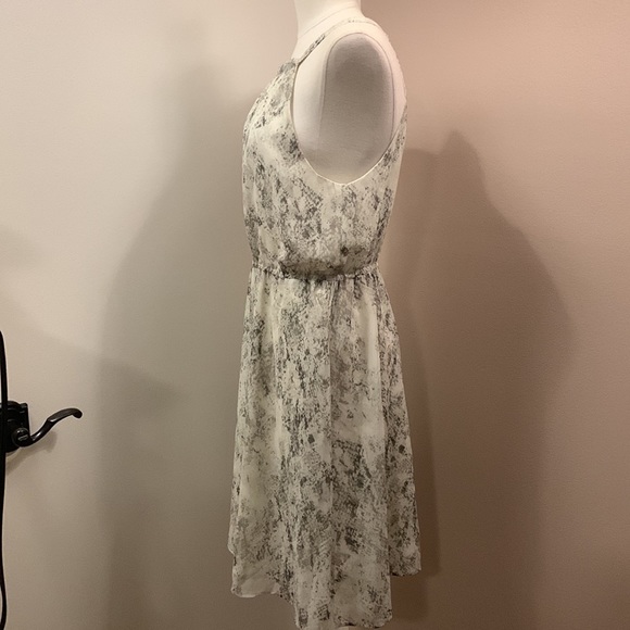 𝅺BANANA Republic Patterned Halter Dress size 10. No belt - Picture 5 of 10